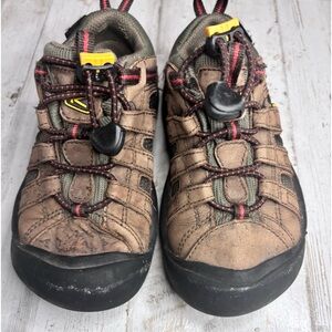 Keen kids hiking shoes size 10